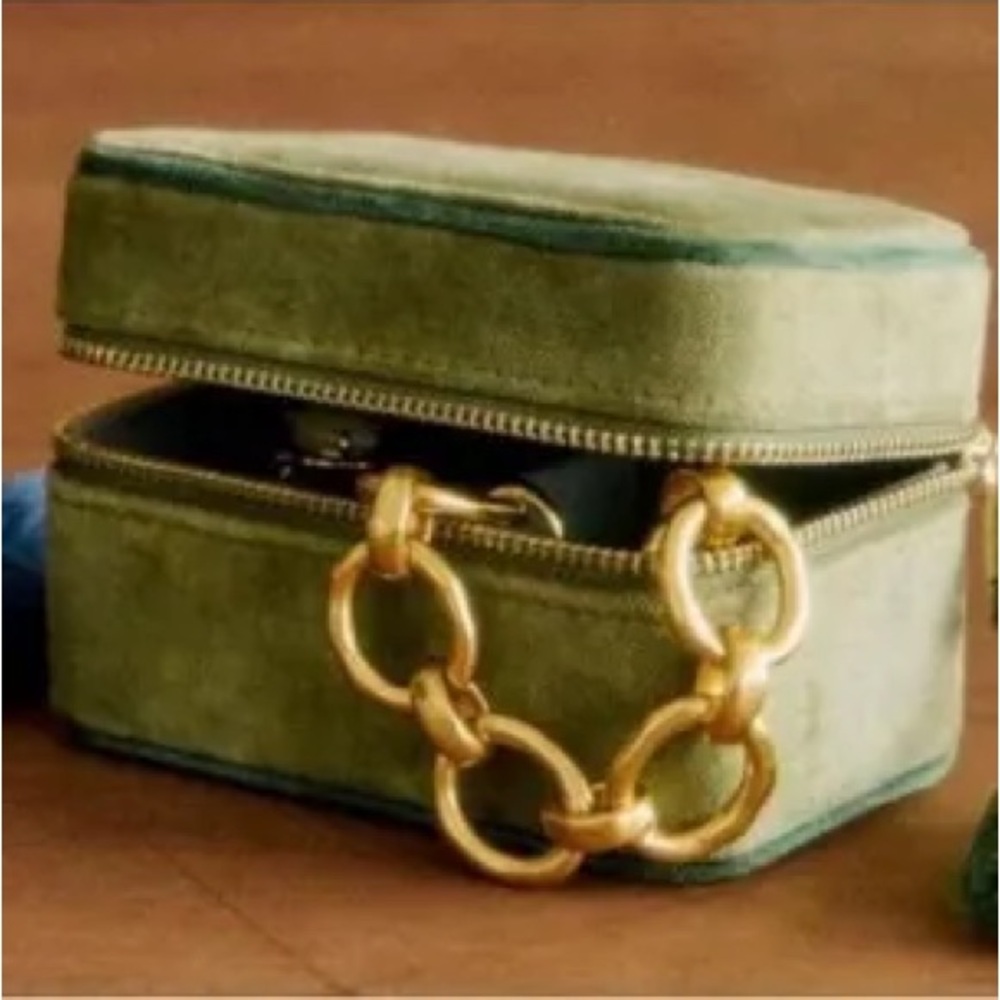 Sézane Zippered Velvet Jewelry Case - Sezane Jewelry Box